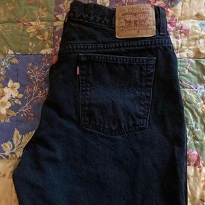 Black Levi’s shorts